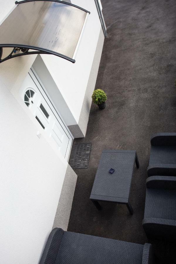 Villa Hillside Apartment Jesenice Exterior photo