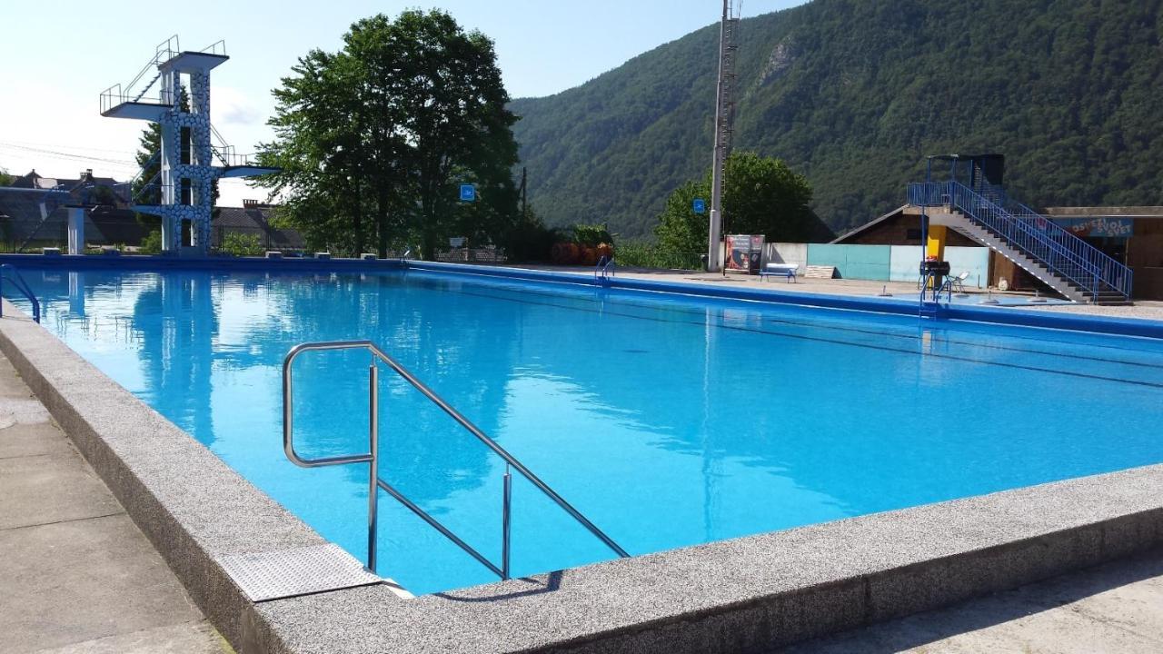 Villa Hillside Apartment Jesenice Exterior photo